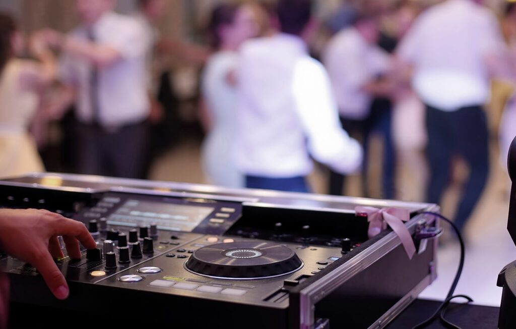 How to Choose the Perfect Long Island Wedding DJ for Your Special Day