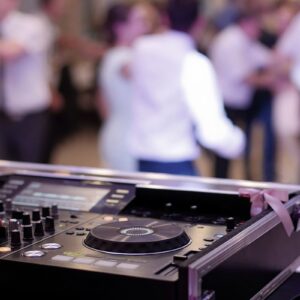 How to Choose the Perfect Long Island Wedding DJ for Your Special Day